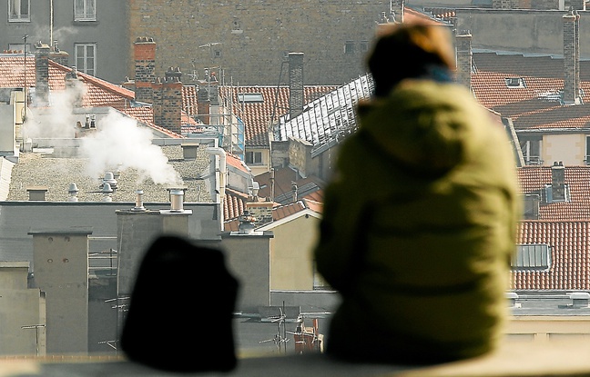 Lyon est aujourd'hui la troisième ville la plus polluée de France. Lyon est aujourd'hui la troisième ville la plus polluée de France.