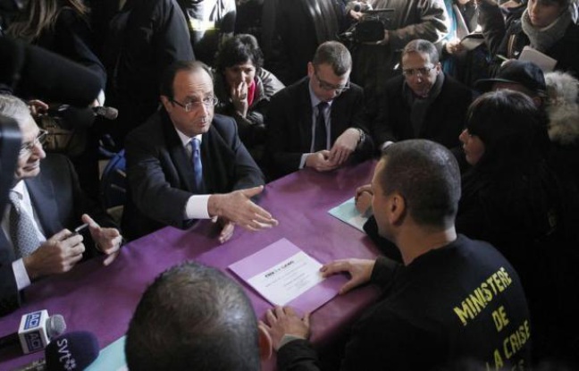 Le candidat PS à l'Elysée François Hollande s'est rendu mercredi à Paris au "ministère de la crise des banlieues", installé par le collectif AC-LEFEU dans un hôtel particulier du IV arrondissement, affirmant qu'"aucun territoire ne doit être délaissé, aucun citoyen ne doit être abandonné". Le candidat PS à l'Elysée François Hollande s'est rendu mercredi à Paris au "ministère de la crise des banlieues", installé par le collectif AC-LEFEU dans un hôtel particulier du IV arrondissement, affirmant qu'"aucun territoire ne doit être délaissé, aucun citoyen ne doit être abandonné".