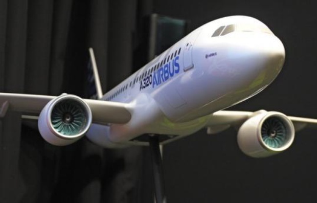 L'avionneur européen Airbus a confirmé l'achat de 36 moyen-courriers remotorisés A320 Neo, dont 20 A321 Neo, par la société américaine de location d'avions Air Lease Corporation (ALC), pour un prix catalogue de 3,48 milliards de dollars. L'avionneur européen Airbus a confirmé l'achat de 36 moyen-courriers remotorisés A320 Neo, dont 20 A321 Neo, par la société américaine de location d'avions Air Lease Corporation (ALC), pour un prix catalogue de 3,48 milliards de dollars.
