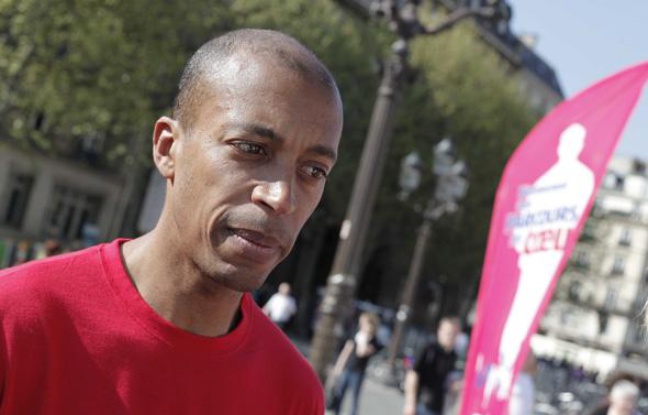 Stéphane Diagana au Parcours du Coeur 2010 sur le parvis de
l'Hotel de Ville à Paris, le 20 janvier 2010. Stéphane Diagana au Parcours du Coeur 2010 sur le parvis de
l'Hotel de Ville à Paris, le 20 janvier 2010.