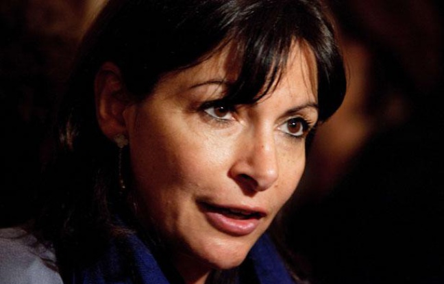 Anne Hidalgo, lors d'un dîner autour de Daniele Hoffman-Rispal à Paris, le 9 mars 2012. Anne Hidalgo, lors d'un dîner autour de Daniele Hoffman-Rispal à Paris, le 9 mars 2012.
