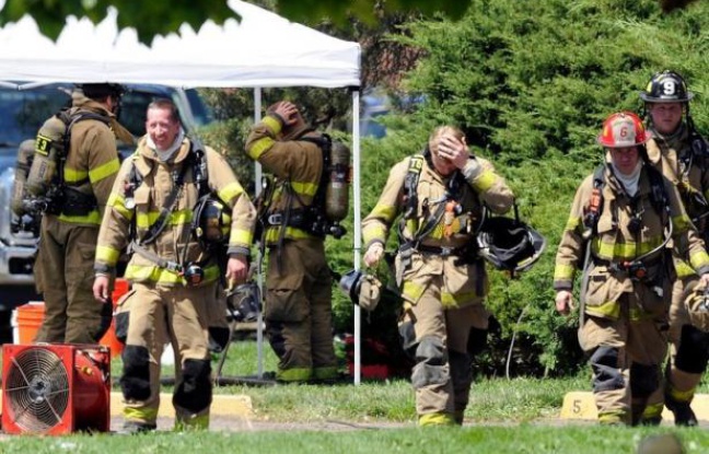 La police américaine avait presqu'entièrement déminé samedi l'appartement piégé à Aurora (ouest) par l'auteur présumé de la fusillade qui a fait 12 morts la veille dans un cinéma diffusant la première de "Batman". La police américaine avait presqu'entièrement déminé samedi l'appartement piégé à Aurora (ouest) par l'auteur présumé de la fusillade qui a fait 12 morts la veille dans un cinéma diffusant la première de "Batman".