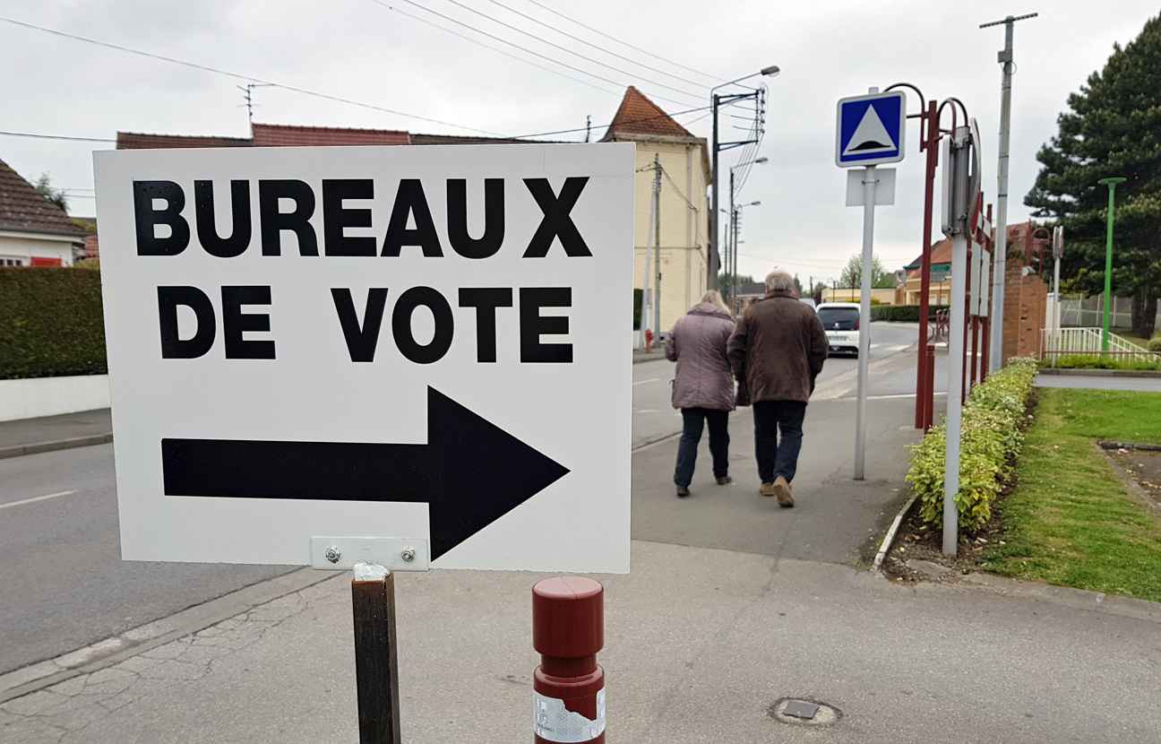 Contrainte de retirer son voile pour voter, elle porte plainte