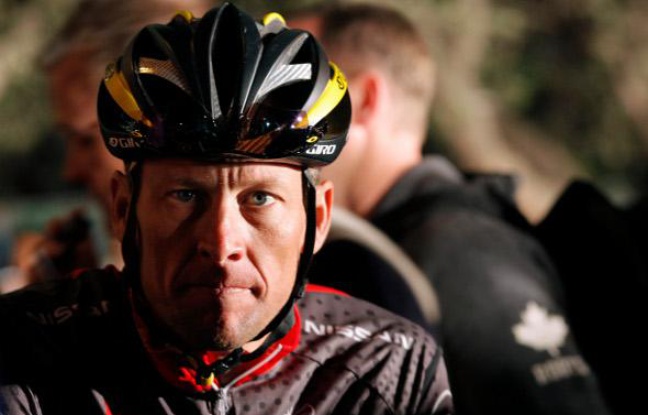 Lance Armstrong avant le départ de l'Argus Cycle Tour au Cap, le 14 mars 2010. Lance Armstrong avant le départ de l'Argus Cycle Tour au Cap, le 14 mars 2010.