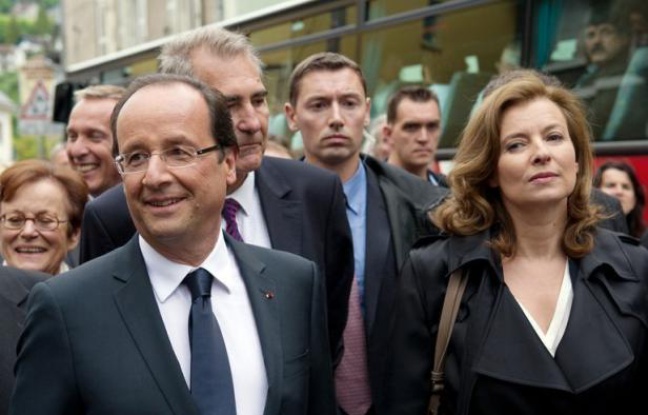 Valérie Trierweiler, compagne du chef de l'Etat, a créé mardi la stupeur et placé en position délicate François Hollande, en adressant ses encouragements au dissident PS opposé aux législatives à Ségolène Royal, ce que la droite a accueilli comme une aubaine. Valérie Trierweiler, compagne du chef de l'Etat, a créé mardi la stupeur et placé en position délicate François Hollande, en adressant ses encouragements au dissident PS opposé aux législatives à Ségolène Royal, ce que la droite a accueilli comme une aubaine.