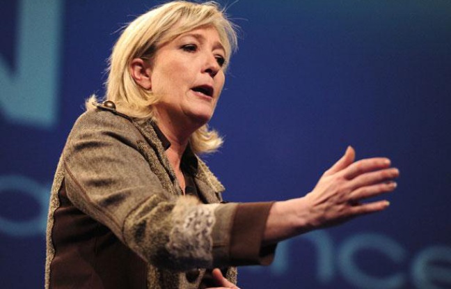 Marine Le Pen lors de son déplacement à Chateauroux, le 26 février 2012. Marine Le Pen lors de son déplacement à Chateauroux, le 26 février 2012.
