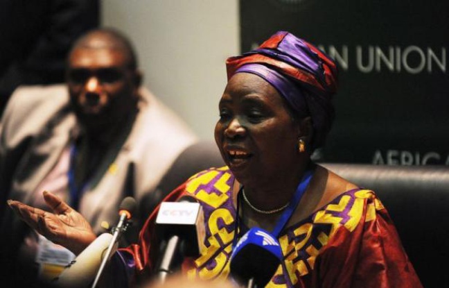 La Sud-Africaine Nkosazana Dlamini-Zuma a été élue dimanche présidente de la Commission de l'Union africaine, l'organe-clé de l'institution continentale, lors d'un sommet à Addis Abeba, a indiqué un responsable de l'organisation. La Sud-Africaine Nkosazana Dlamini-Zuma a été élue dimanche présidente de la Commission de l'Union africaine, l'organe-clé de l'institution continentale, lors d'un sommet à Addis Abeba, a indiqué un responsable de l'organisation.