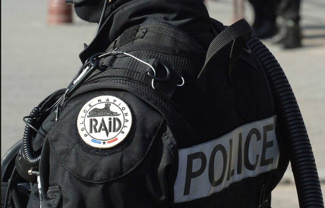 Un policier du Raid. Un policier du Raid.