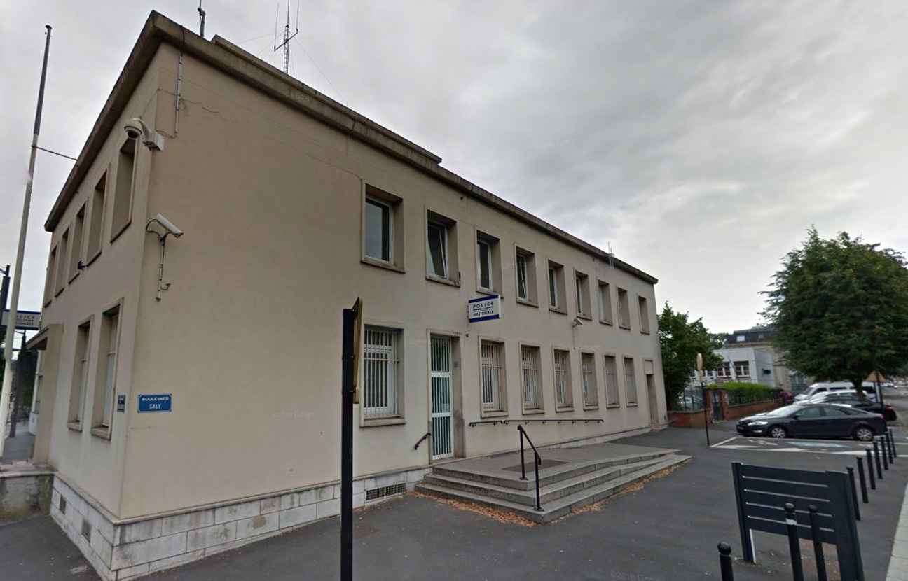Valenciennes Ils provoquent une émeute au commissariat pour récupérer leur ami Valenciennes Ils provoquent une émeute au commissariat pour récupérer leur ami