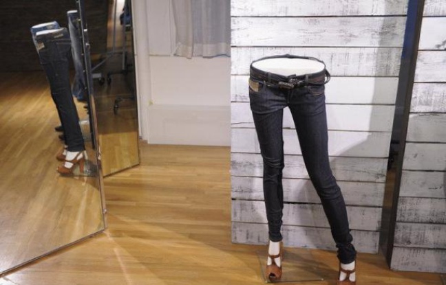 Une nouvelle méthode de production de jeans dévoilée mardi aux Etats-Unis par un ingénieur suisse permet d'utiliser jusqu'à 92% d'eau et 30% d'énergie en moins, et pourrait avoir des effets positifs sur l'environnement si elle était généralisée, selon son concepteur. Une nouvelle méthode de production de jeans dévoilée mardi aux Etats-Unis par un ingénieur suisse permet d'utiliser jusqu'à 92% d'eau et 30% d'énergie en moins, et pourrait avoir des effets positifs sur l'environnement si elle était généralisée, selon son concepteur.