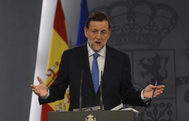 Le Premier ministre espagnol Mariano Rajoy a présenté un plan en trois étapes pour que la zone euro se dote à terme d'euro-obligations, indiquant que le processus pourrait être lancé dès 2013, dans une interview publiée dimanche par un journal allemand. Le Premier ministre espagnol Mariano Rajoy a présenté un plan en trois étapes pour que la zone euro se dote à terme d'euro-obligations, indiquant que le processus pourrait être lancé dès 2013, dans une interview publiée dimanche par un journal allemand.