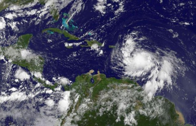 La préfecture de la Guadeloupe a annoncé mercredi à 22H00 locales (4H00 jeudi à Paris) que l'alerte météorologique rouge mise en vigueur sept heures plus tôt en prévision du passage de la tempête tropicale Isaac "sera levée à 23H00 locales", après que la tempête se soit éloignée de l'île en s'affadissant lors de son passage à sa proximité. La préfecture de la Guadeloupe a annoncé mercredi à 22H00 locales (4H00 jeudi à Paris) que l'alerte météorologique rouge mise en vigueur sept heures plus tôt en prévision du passage de la tempête tropicale Isaac "sera levée à 23H00 locales", après que la tempête se soit éloignée de l'île en s'affadissant lors de son passage à sa proximité.