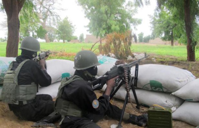 Des militaires camerounais à un poste de contrôle, le 17 juin 2014 à Armchidé Des militaires camerounais à un poste de contrôle, le 17 juin 2014 à Armchidé