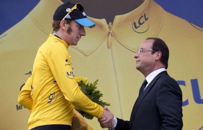 François Hollande a retrouvé avec bonheur vendredi ses terres de Corrèze à l'occasion de l'étape du Tour de France à Brive-La-Gaillarde, soulignant sa volonté de rester proche des Français sans cacher les efforts qui devront être consentis face à la crise. François Hollande a retrouvé avec bonheur vendredi ses terres de Corrèze à l'occasion de l'étape du Tour de France à Brive-La-Gaillarde, soulignant sa volonté de rester proche des Français sans cacher les efforts qui devront être consentis face à la crise.