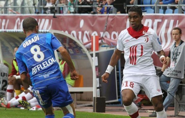 Lille et Bordeaux, la tête vraisemblablement déjà tournée vers la coupe d'Europe, ont été tenus en échec à Troyes (1-1) et Valenciennes (0-0) samedi lors de la 5e journée de L1, qui a vu le Paris SG battre vendredi Toulouse (2-0). Lille et Bordeaux, la tête vraisemblablement déjà tournée vers la coupe d'Europe, ont été tenus en échec à Troyes (1-1) et Valenciennes (0-0) samedi lors de la 5e journée de L1, qui a vu le Paris SG battre vendredi Toulouse (2-0).