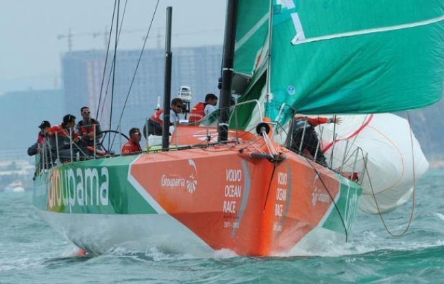 Le voilier français Groupama 4, qui effectuait une course magnifique dans la 5e étape de la Volvo Ocean Race, a à son tour payé mercredi un lourd tribut à la mer, démâtant dans l'Atlantique sud à environ 48 heures de l'arrivée au Brésil. Le voilier français Groupama 4, qui effectuait une course magnifique dans la 5e étape de la Volvo Ocean Race, a à son tour payé mercredi un lourd tribut à la mer, démâtant dans l'Atlantique sud à environ 48 heures de l'arrivée au Brésil.