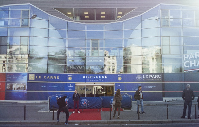 Le Parc des Princes est-il destiné à accueillir plus de touristes que de supporters à l'avenir ? Le Parc des Princes est-il destiné à accueillir plus de touristes que de supporters à l'avenir ?