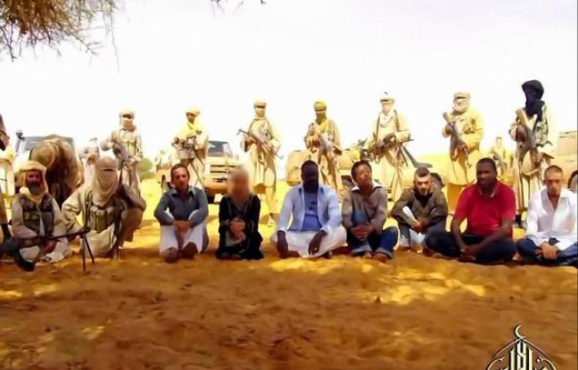 Le président malien, Amadou Toumani Touré, se dit "certain" qu'Al-Qaïda au Maghreb islamique (Aqmi) a dispersé ses sept otages, dont cinq Français, "en plusieurs groupes", dans un entretien à paraître samedi dans Le Parisien. Le président malien, Amadou Toumani Touré, se dit "certain" qu'Al-Qaïda au Maghreb islamique (Aqmi) a dispersé ses sept otages, dont cinq Français, "en plusieurs groupes", dans un entretien à paraître samedi dans Le Parisien.