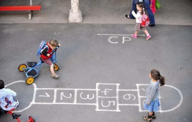Une cinquantaine de personnalités, dont Abd Al Malik, Boris Cyrulnik ou Stéphane Hessel, ont signé un "Pacte contre l'échec scolaire" publié jeudi dans Libération et lancé par l'Afev, une association d'étudiants bénévoles faisant du soutien dans les quartiers populaires. Une cinquantaine de personnalités, dont Abd Al Malik, Boris Cyrulnik ou Stéphane Hessel, ont signé un "Pacte contre l'échec scolaire" publié jeudi dans Libération et lancé par l'Afev, une association d'étudiants bénévoles faisant du soutien dans les quartiers populaires.