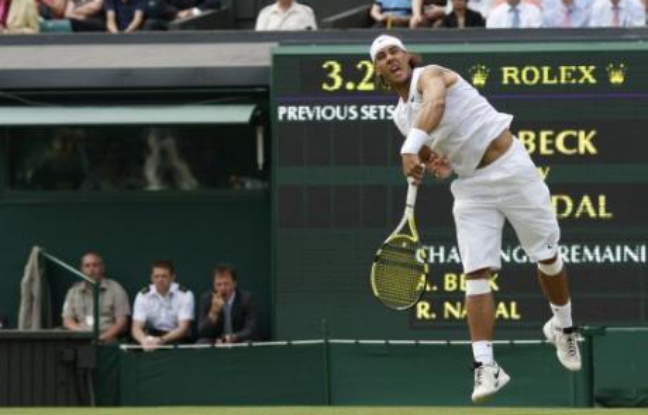 L'Espagnol Rafael Nadal, qui ambitionne le sacre après deux finales perdues contre Roger Federer, est entré en douceur dans le tournoi de Wimbledon mardi, battant sans souci un néophyte allemand, Andreas Beck, qui lui a permis de roder son service. L'Espagnol Rafael Nadal, qui ambitionne le sacre après deux finales perdues contre Roger Federer, est entré en douceur dans le tournoi de Wimbledon mardi, battant sans souci un néophyte allemand, Andreas Beck, qui lui a permis de roder son service.