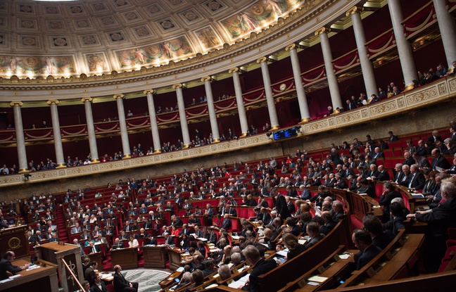 Illustration de l'Assemblée nationale et des députés lors de la séance de questions au gouvernement, le 2 décembre 2016 à Paris. Illustration de l'Assemblée nationale et des députés lors de la séance de questions au gouvernement, le 2 décembre 2016 à Paris.