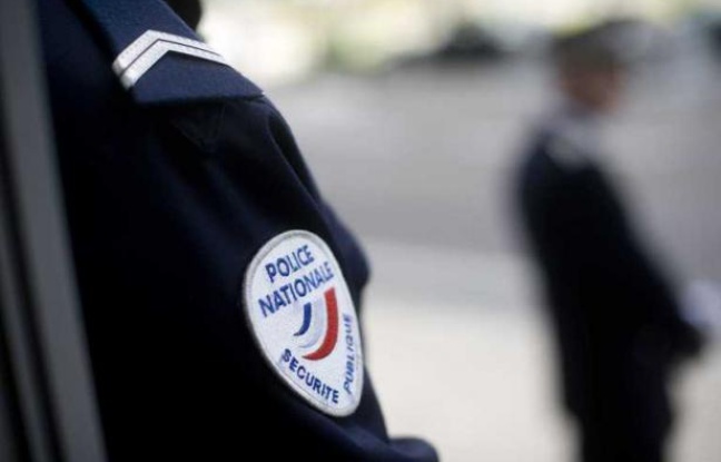 Un policier, à Nantes, le 4 avril 2011. Un policier, à Nantes, le 4 avril 2011.