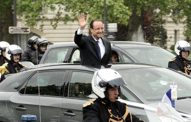 François Hollande remonte les Champs-Elysées, le 15 mai 2012. François Hollande remonte les Champs-Elysées, le 15 mai 2012.