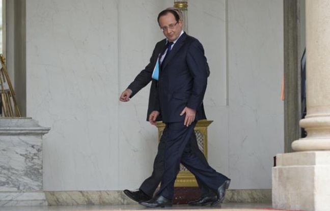 Le président François Hollande à la sortie d'un conseil des ministres, à Paris le 10 avril 2013. Le président François Hollande à la sortie d'un conseil des ministres, à Paris le 10 avril 2013.