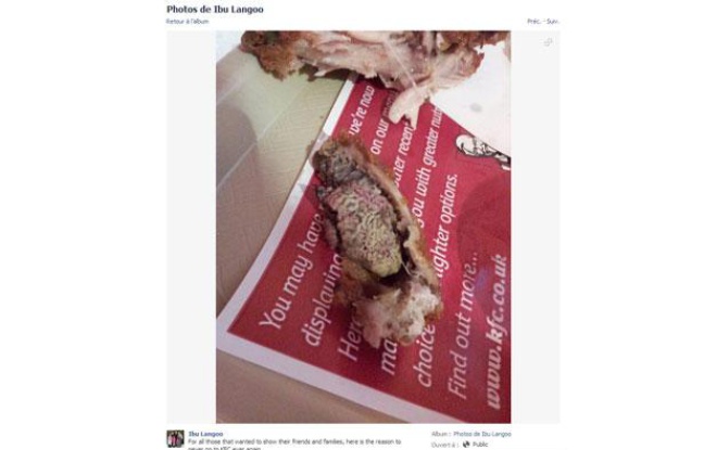 Ibrahim Langoo, un étudiant britannique de 19 ans, a publié sur sa page Facebook la photographie de l'aile de poulet achetée chez KFC où il a découvert un rein. Ibrahim Langoo, un étudiant britannique de 19 ans, a publié sur sa page Facebook la photographie de l'aile de poulet achetée chez KFC où il a découvert un rein.