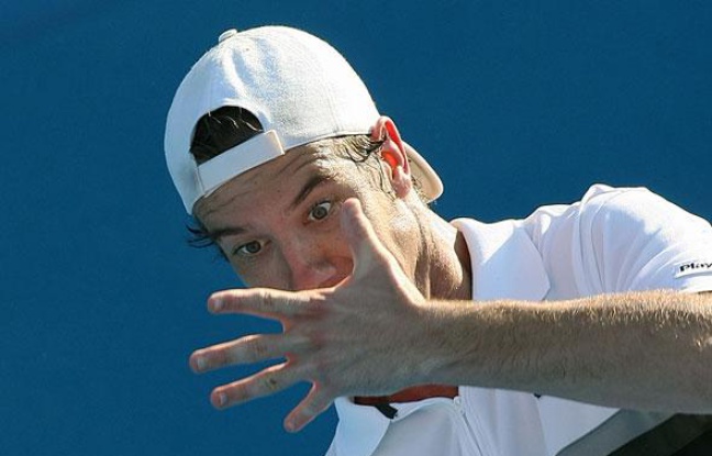 Le joueur de tennis français Richard Gasquet lors de son match face à son compatriote Gilles Simon lors du tournoi de Sydney, Australie, le 14 janvier 2009. Le joueur de tennis français Richard Gasquet lors de son match face à son compatriote Gilles Simon lors du tournoi de Sydney, Australie, le 14 janvier 2009.