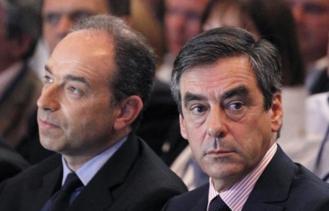 François Fillon, candidat à la présidence de l'UMP, et Jean-François Copé, secrétaire général qui veut "une vague bleue" en 2014, ont confronté leur vision du premier parti d'opposition à quatre mois du congrès lors d'une réunion des cadres départementaux samedi au siège à Paris. François Fillon, candidat à la présidence de l'UMP, et Jean-François Copé, secrétaire général qui veut "une vague bleue" en 2014, ont confronté leur vision du premier parti d'opposition à quatre mois du congrès lors d'une réunion des cadres départementaux samedi au siège à Paris.
