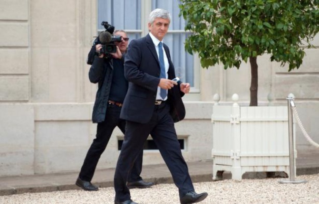 Le président du Nouveau centre, Hervé Morin, a dénoncé mercredi la suppression de la TVA sociale, y voyant une "nouvelle pierre" posée "sur l'autel de l'anti-sarkozysme", alors que cette mesure est "vitale" pour améliorer "la compétitivité" de l'économie française. Le président du Nouveau centre, Hervé Morin, a dénoncé mercredi la suppression de la TVA sociale, y voyant une "nouvelle pierre" posée "sur l'autel de l'anti-sarkozysme", alors que cette mesure est "vitale" pour améliorer "la compétitivité" de l'économie française.