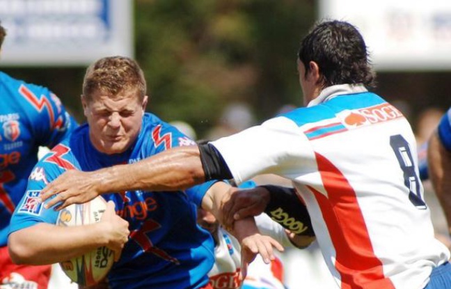 Le FC Grenoble a assuré sa place en Top 14 pour la saison prochaine grâce à sa victoire bonifiée (35-3), avec quatre essais, contre La Rochelle samedi à domicile au stade des Alpes, pour le compte de la 27e journée de Pro D2 Le FC Grenoble a assuré sa place en Top 14 pour la saison prochaine grâce à sa victoire bonifiée (35-3), avec quatre essais, contre La Rochelle samedi à domicile au stade des Alpes, pour le compte de la 27e journée de Pro D2