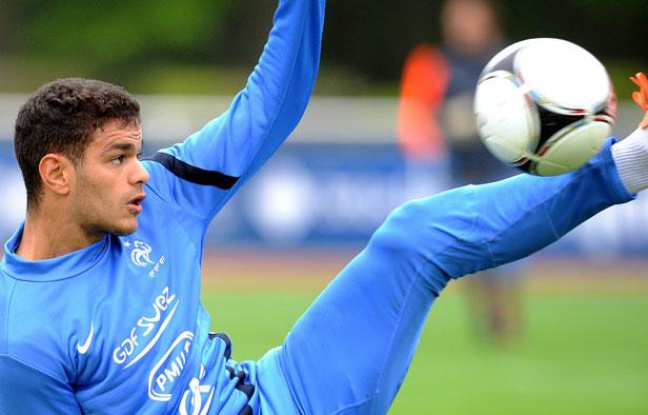 Le Français Hatem Ben Arfa, le 22 mai 2012, à Clairefontaine. Le Français Hatem Ben Arfa, le 22 mai 2012, à Clairefontaine.