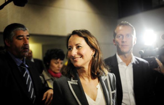 Ségolène Royal arrive, le 14 novembre 2009 à Dijon, pour participer aux 1ères rencontres du rassemblement «social, écologique et démocrate» organisé par Vincent Peillon. Ségolène Royal arrive, le 14 novembre 2009 à Dijon, pour participer aux 1ères rencontres du rassemblement «social, écologique et démocrate» organisé par Vincent Peillon.