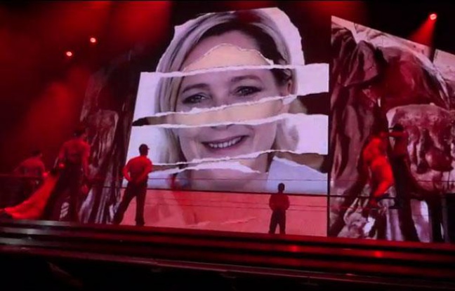 Capture d'écran d'une vidéo d'un concert de Madonna à Tel Aviv, en Israël, tournée le 31 mai 2012, visible sur Youtube. La vidéo montre des images de Marine Le Pen. Capture d'écran d'une vidéo d'un concert de Madonna à Tel Aviv, en Israël, tournée le 31 mai 2012, visible sur Youtube. La vidéo montre des images de Marine Le Pen.