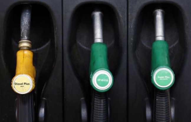 Le gouvernement a annoncé lundi que la baisse des prix des carburants devrait être proche de 2 à 4 centimes, une mesure qui peine à convaincre les consommateurs alors que le gazole n'en finit pas de flamber, et qui divise les professionnels, en désaccord sur le soutien qu'on leur réclame. Le gouvernement a annoncé lundi que la baisse des prix des carburants devrait être proche de 2 à 4 centimes, une mesure qui peine à convaincre les consommateurs alors que le gazole n'en finit pas de flamber, et qui divise les professionnels, en désaccord sur le soutien qu'on leur réclame.