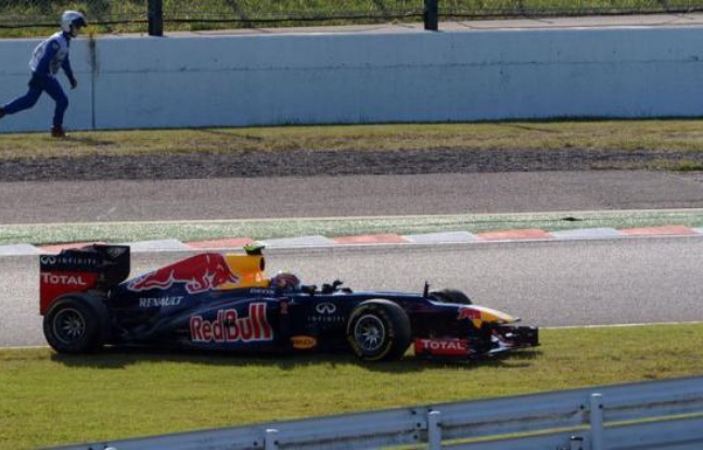 d turn right after starting the Formula One Japanese Grand Prix at the Suzuka circuit on October 7, 2012. Webber finished the race in ninth place. AFP PHOTO / TOSHIFUMI KITAMURA d turn right after starting the Formula One Japanese Grand Prix at the Suzuka circuit on October 7, 2012. Webber finished the race in ninth place. AFP PHOTO / TOSHIFUMI KITAMURA