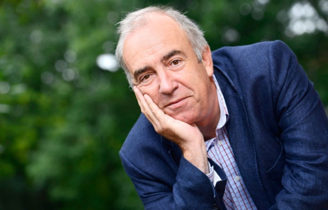Alain Baraton, jardinier en chef du Domaine national de Trianon et du Grand parc de Versailles. Alain Baraton, jardinier en chef du Domaine national de Trianon et du Grand parc de Versailles.