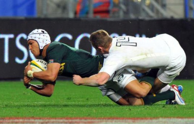 L'Angleterre, auteur d'un match nul en Afrique du Sud (14-14) samedi en clôture des tests-matches de juin, a rendu un peu d'honneur aux nations de l'hémisphère nord, largement écorné par les défaites des Gallois en Australie et surtout des Irlandais en Nouvelle-Zélande. L'Angleterre, auteur d'un match nul en Afrique du Sud (14-14) samedi en clôture des tests-matches de juin, a rendu un peu d'honneur aux nations de l'hémisphère nord, largement écorné par les défaites des Gallois en Australie et surtout des Irlandais en Nouvelle-Zélande.