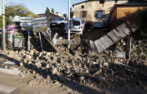 Tu l'as vu,toi le réchauffement climatique? 561x360_degats-biot-alpes-maritimes-apres-inondations-3-octobre-2015