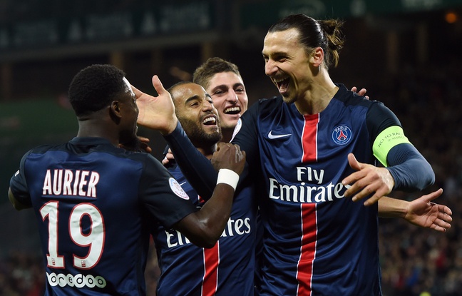 Zlatan Ibrahimovic et Serge Aurier, le 31 janvier 2016 à Saint-Etienne. Zlatan Ibrahimovic et Serge Aurier, le 31 janvier 2016 à Saint-Etienne.