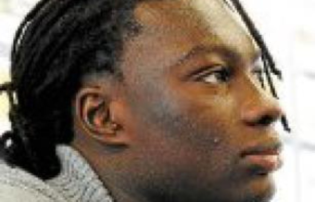 L'attaquant Lyonnais Bafé Gomis. L'attaquant Lyonnais Bafé Gomis.
