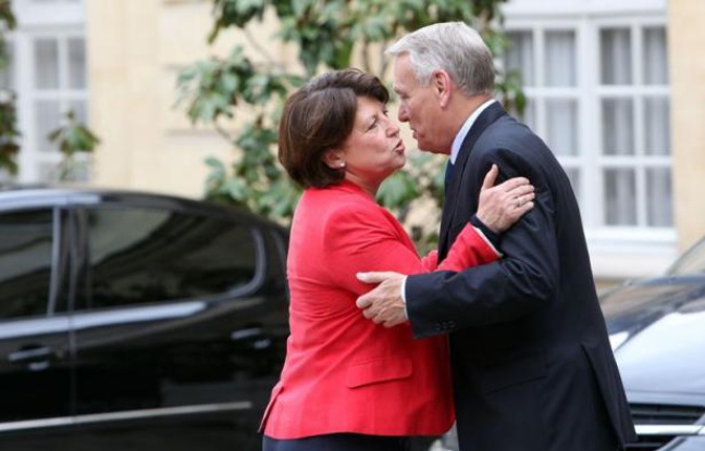 La Première secrétaire du PS Martine Aubry et le Premier ministre Jean-Marc Ayrault, le 18 mai 2012, dans la cour de l'hôtel Matignon. La Première secrétaire du PS Martine Aubry et le Premier ministre Jean-Marc Ayrault, le 18 mai 2012, dans la cour de l'hôtel Matignon.