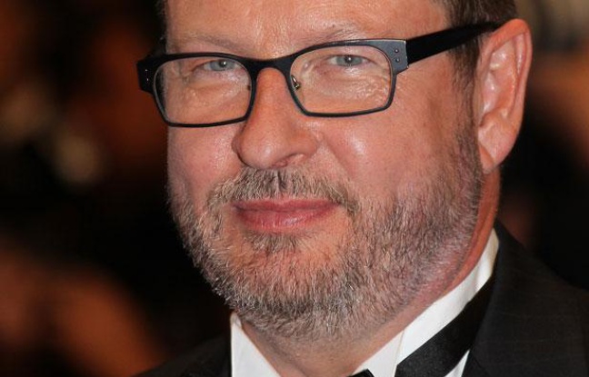 Le réalisateur danois Lars von Trier sur le tapis rouge avant la projection de son film Melancholia, en compétition pour la palme d'or au festival de Cannes, le 18 mai 2011 à Cannes. Le réalisateur danois Lars von Trier sur le tapis rouge avant la projection de son film Melancholia, en compétition pour la palme d'or au festival de Cannes, le 18 mai 2011 à Cannes.