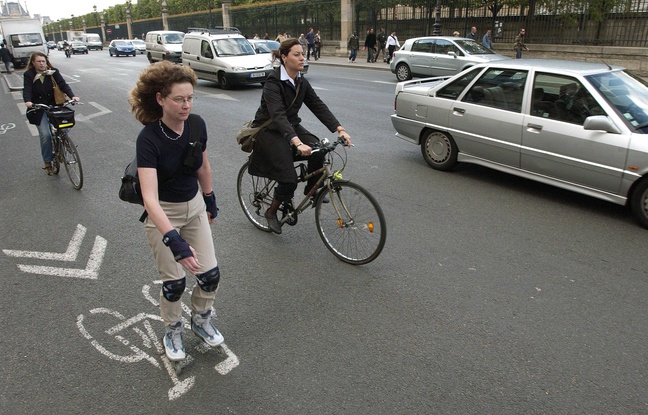 Les Parisiens vont devoir privilégier le vélo ou le roller pour aller au boulot. Les Parisiens vont devoir privilégier le vélo ou le roller pour aller au boulot.