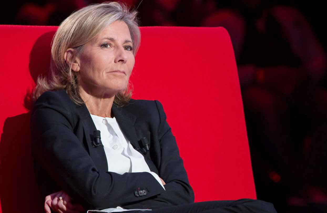 Léloignement des taches de rousseur par le peeling les rappels