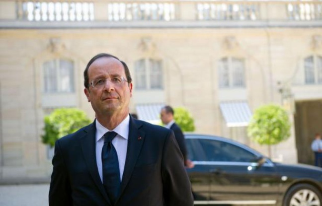 François Hollande, coprince d'Andorre en tant que président de la République française, a affirmé, devant deux hauts responsables politiques andorrans reçus jeudi à l'Elysée, qu'il prévoyait une visite dans cette principauté, "peut-être avant la fin de cette année". François Hollande, coprince d'Andorre en tant que président de la République française, a affirmé, devant deux hauts responsables politiques andorrans reçus jeudi à l'Elysée, qu'il prévoyait une visite dans cette principauté, "peut-être avant la fin de cette année".