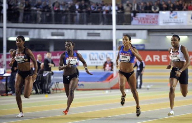 Christine Arron a réalisé les minima (11.30) pour les Championnats d'Europe d'athlétisme de Helsinki (27 juin-1er juillet) en remportant en 11 sec 27/100e la seconde série du 100 m des Championnats de France, samedi après-midi à Angers Christine Arron a réalisé les minima (11.30) pour les Championnats d'Europe d'athlétisme de Helsinki (27 juin-1er juillet) en remportant en 11 sec 27/100e la seconde série du 100 m des Championnats de France, samedi après-midi à Angers