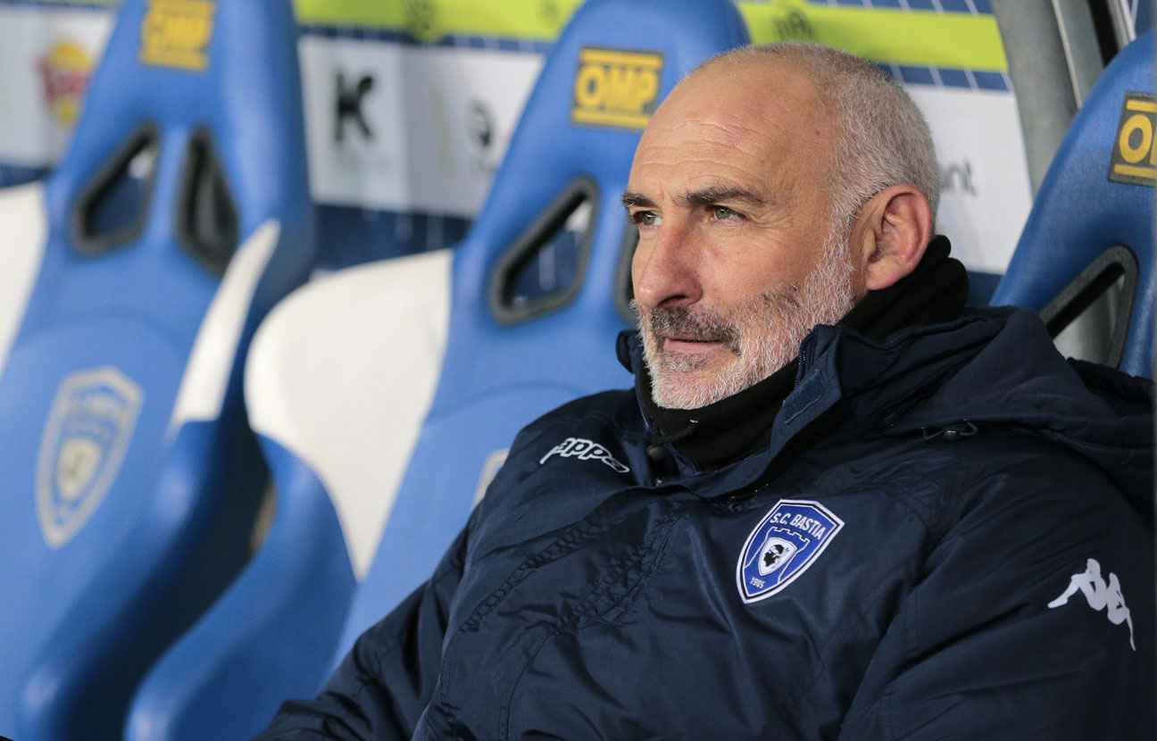 Bastia supprime l'abonnement d'un supporter — Cris de singe